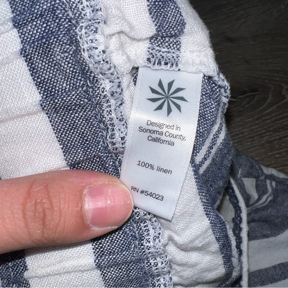 Athleta Dress Blue Bold Stripe Linen Shorts Size 4 - Picture 12 of 14